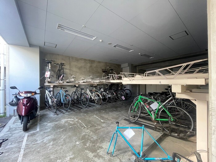 物件外観写真4　(駐輪場)