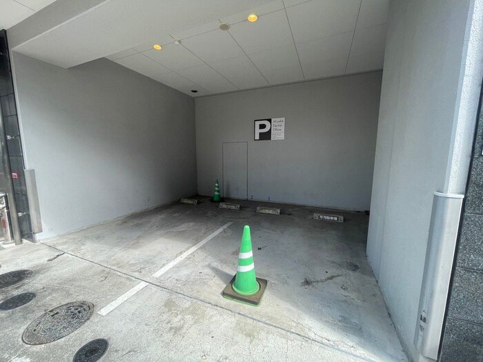 物件外観写真6　(駐車場)