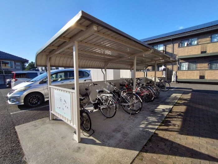 物件外観写真3　(駐輪場)