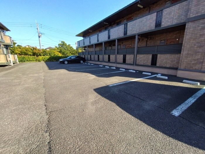 物件外観写真6　(駐車場)