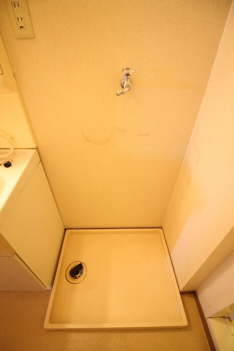 物件内観写真14　(洗濯機置場)