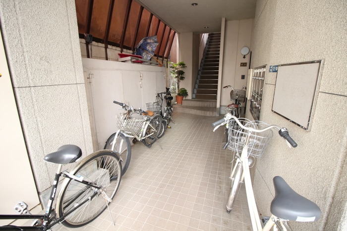 物件外観写真5　(駐輪場)