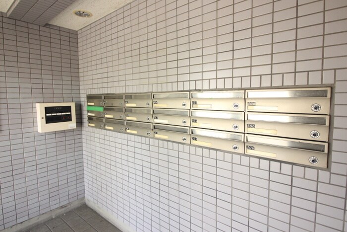 物件外観写真4　(エントランス部分)