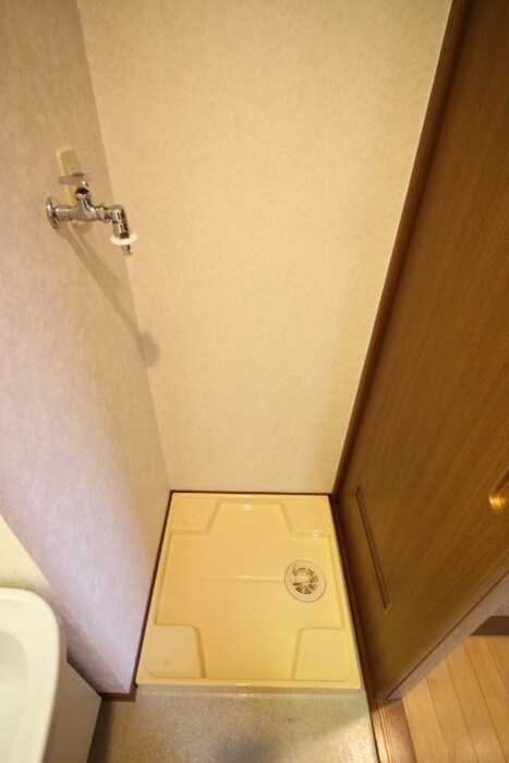 物件内観写真14　(洗濯機置場)