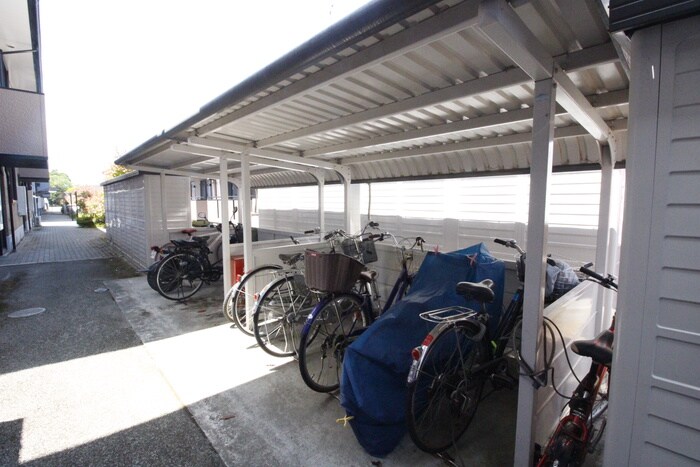 物件外観写真4　(駐輪場)