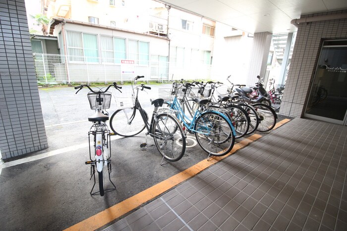物件外観写真2　(駐輪場)