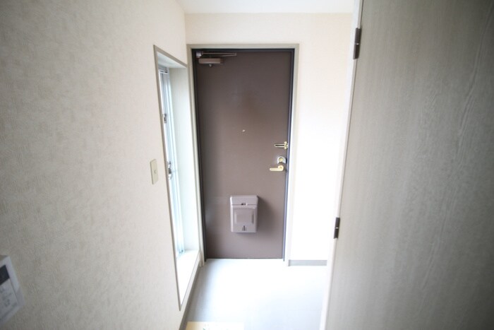 物件内観写真16　(玄関)