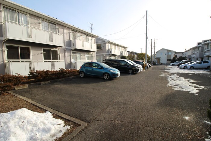 物件外観写真2　(駐車場)