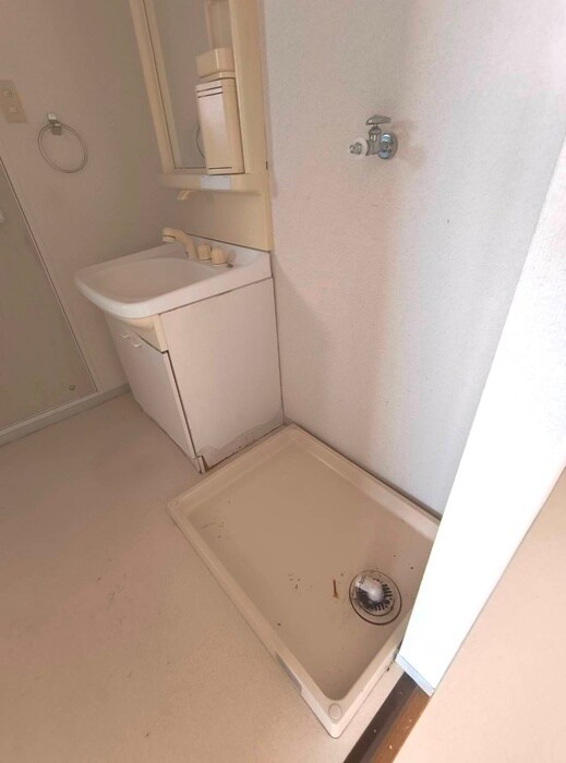 物件内観写真12　(洗濯機置場)