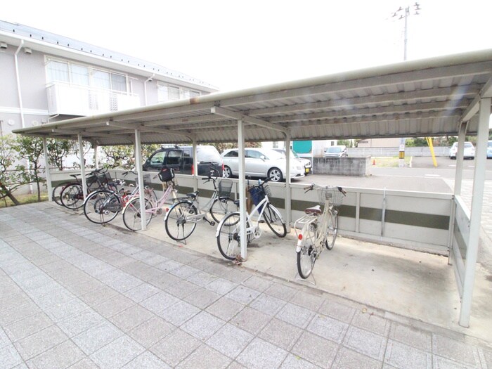 物件外観写真6　(駐輪場)