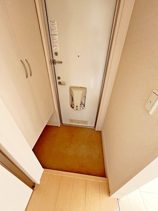 物件内観写真16　(玄関)