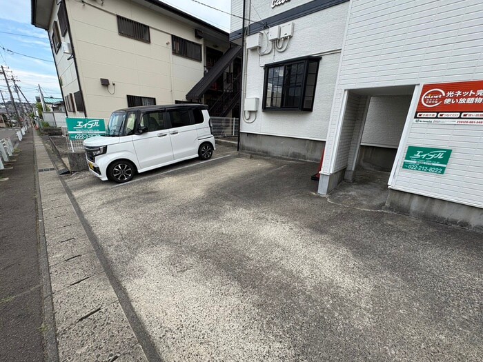 物件外観写真6　(駐車場)
