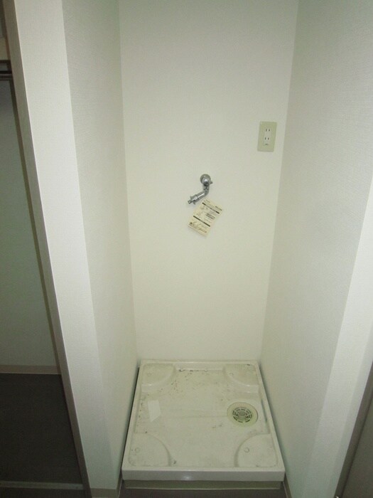 物件内観写真14　(洗濯機置場)