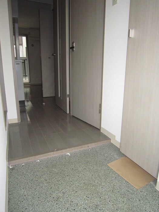 物件内観写真16　(玄関)