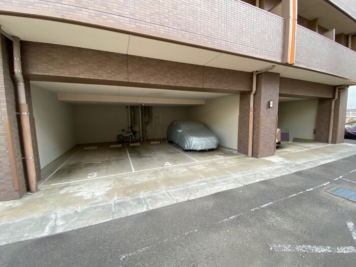 物件外観写真4　(駐車場)