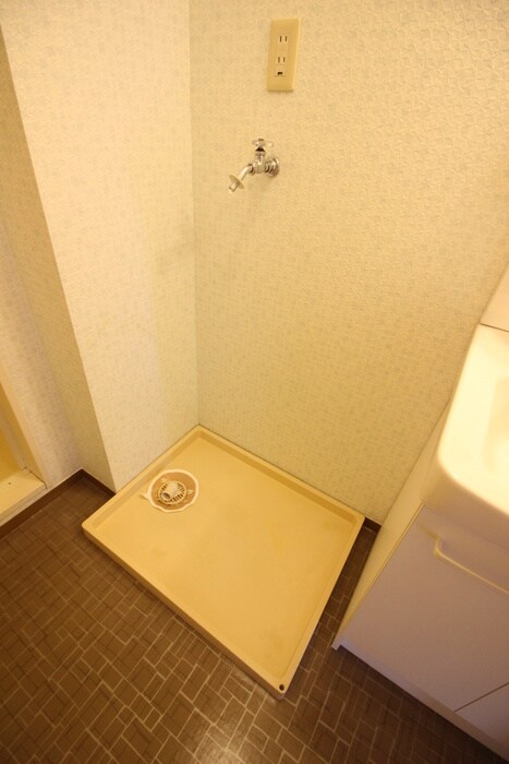 物件内観写真11　(洗濯機置場)