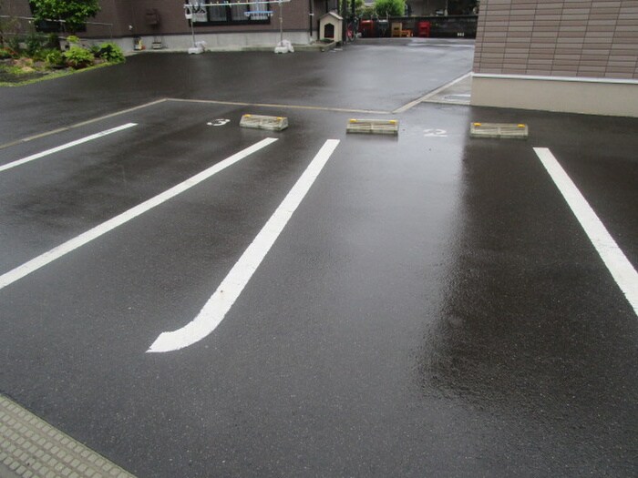 物件外観写真3　(駐車場)