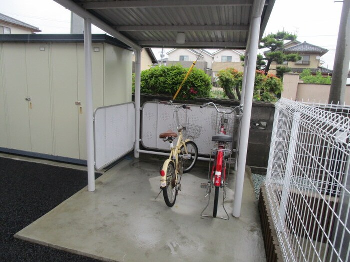物件外観写真4　(駐輪場)