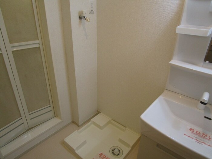 物件内観写真15　(洗濯機置場)