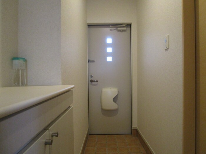 物件内観写真17　(玄関)