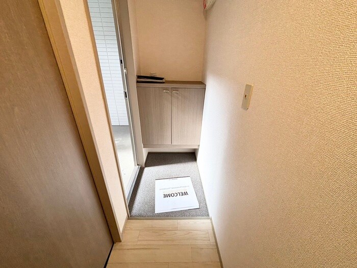 物件内観写真18　(玄関)