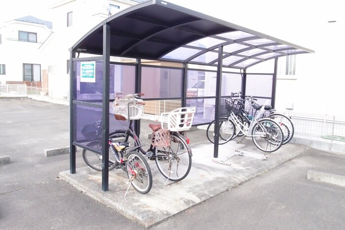 物件外観写真4　(駐輪場)