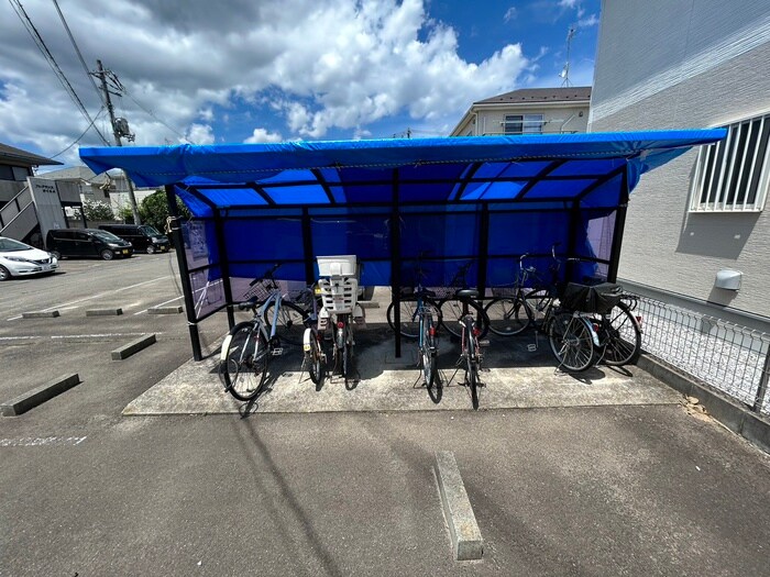物件外観写真5　(駐輪場)