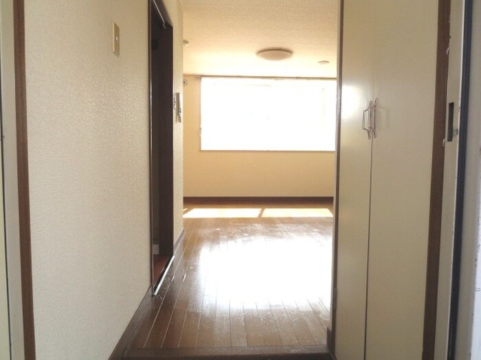 物件内観写真4　(廊下)