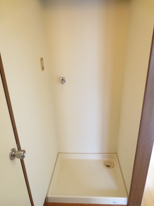 物件内観写真10　(洗濯機置場)