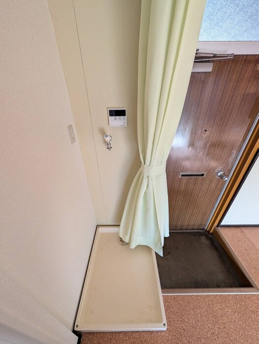 物件内観写真12　(洗濯機置場)