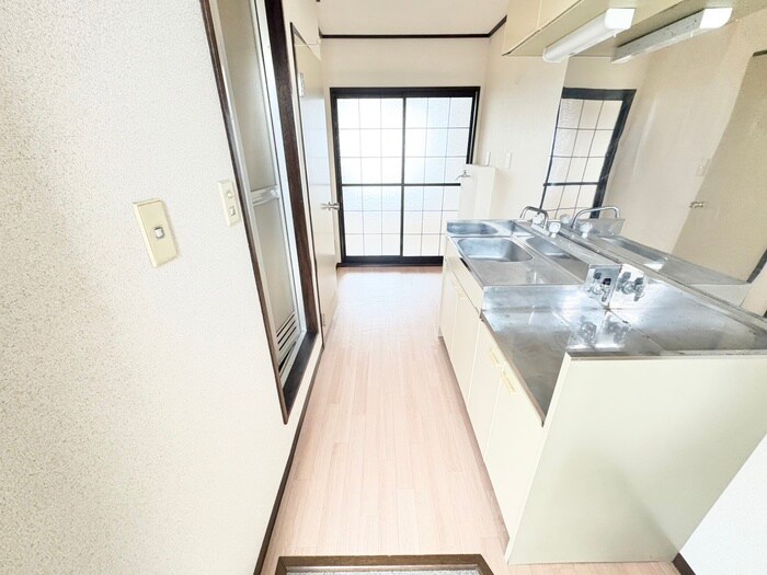 物件内観写真16　(廊下)