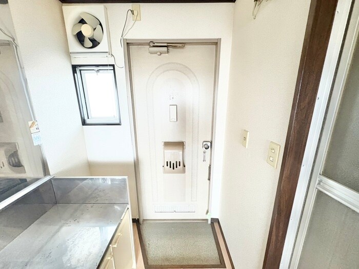 物件内観写真17　(玄関)