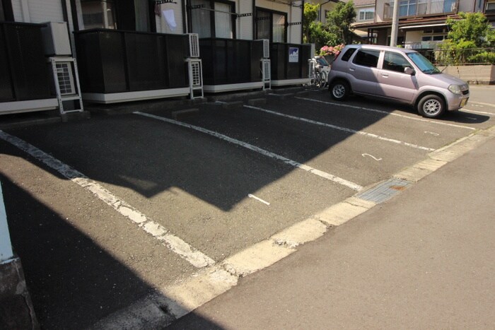 物件外観写真2　(駐車場)