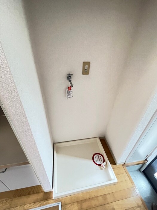 物件内観写真10　(洗濯機置場)