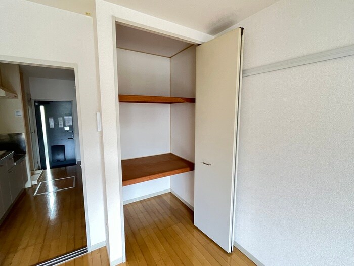 物件内観写真12　(収納)