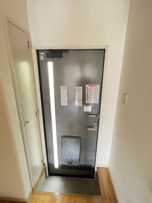 物件内観写真13　(玄関)
