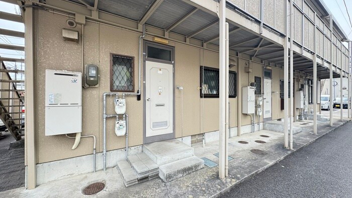 物件外観写真3　(エントランス部分)