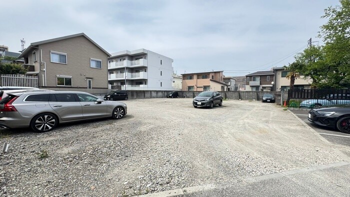 物件外観写真4　(駐車場)