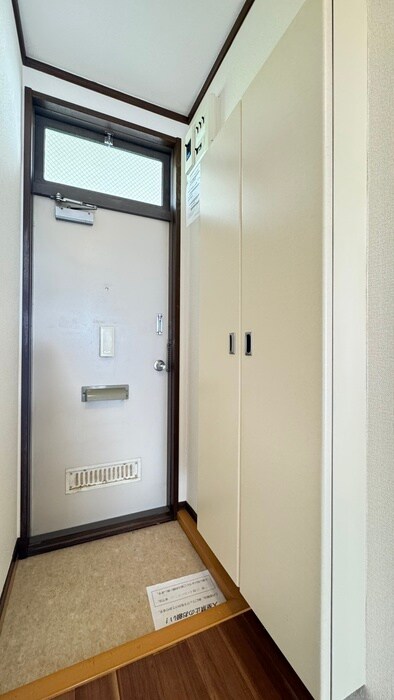 物件内観写真16　(玄関)