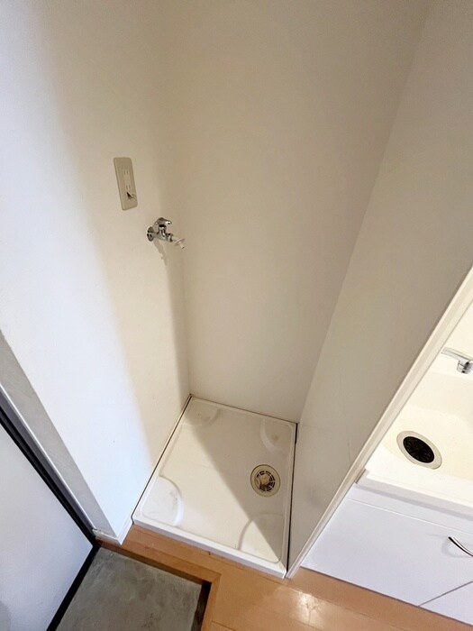 物件内観写真12　(洗濯機置場)