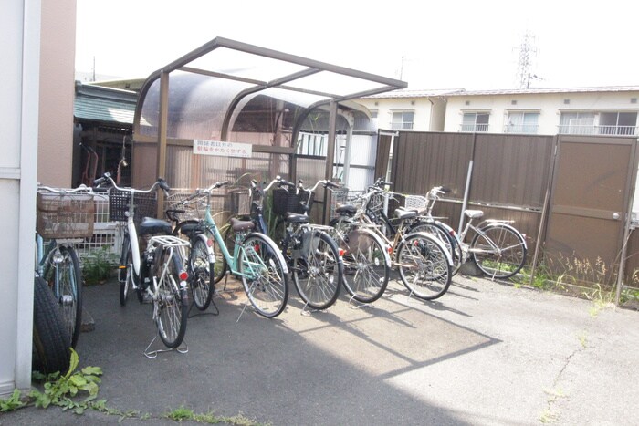 物件外観写真3　(駐輪場)