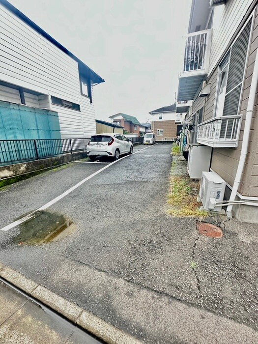 物件外観写真3　(駐車場)