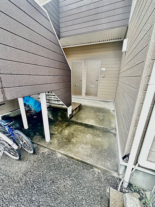 物件外観写真4　(エントランス部分)