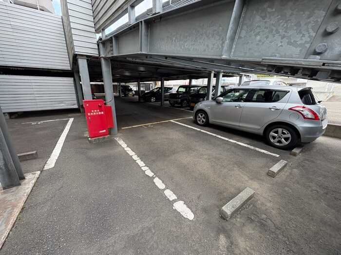 物件外観写真3　(駐車場)