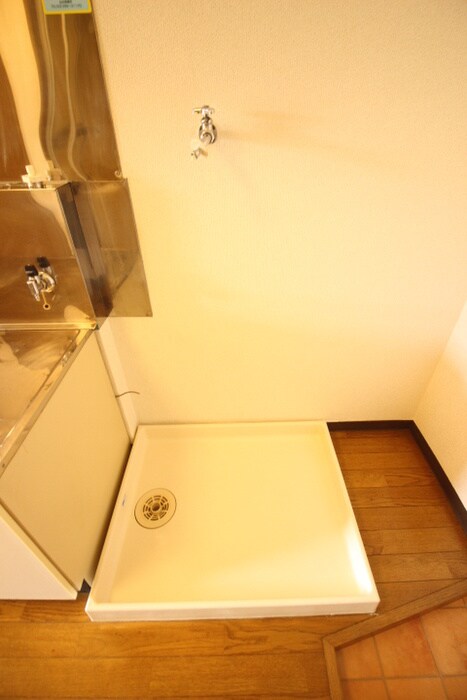 物件内観写真12　(洗濯機置場)