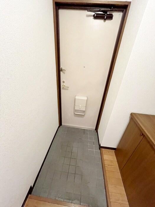 物件内観写真16　(玄関)