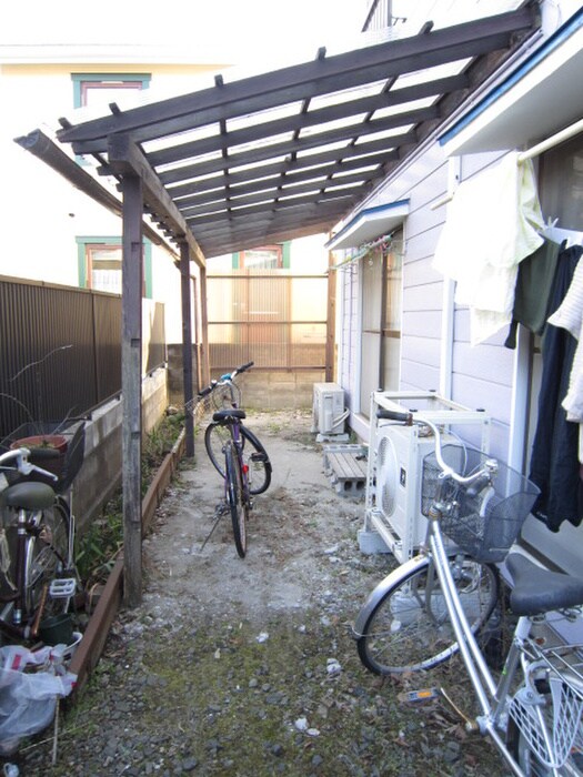 物件外観写真4　(駐輪場)