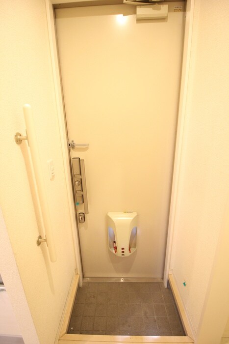 物件内観写真17　(玄関)