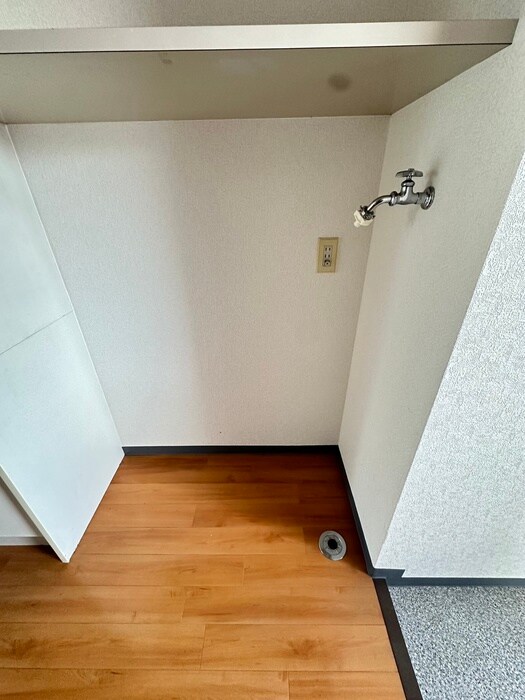 物件内観写真16　(洗濯機置場)