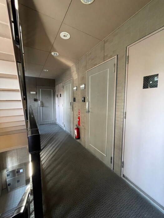 物件外観写真4　(エントランス部分)